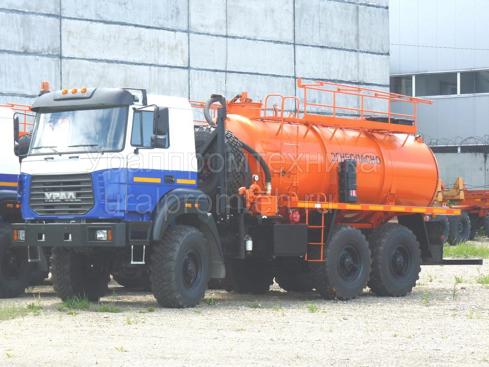 Агрегат для сбора газового и нефтеконденсата АКН-10 на шасси УРАЛ